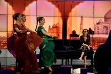 Danse indienne avec Zazie à la RTBF - 69 Minutes Sans Chichis